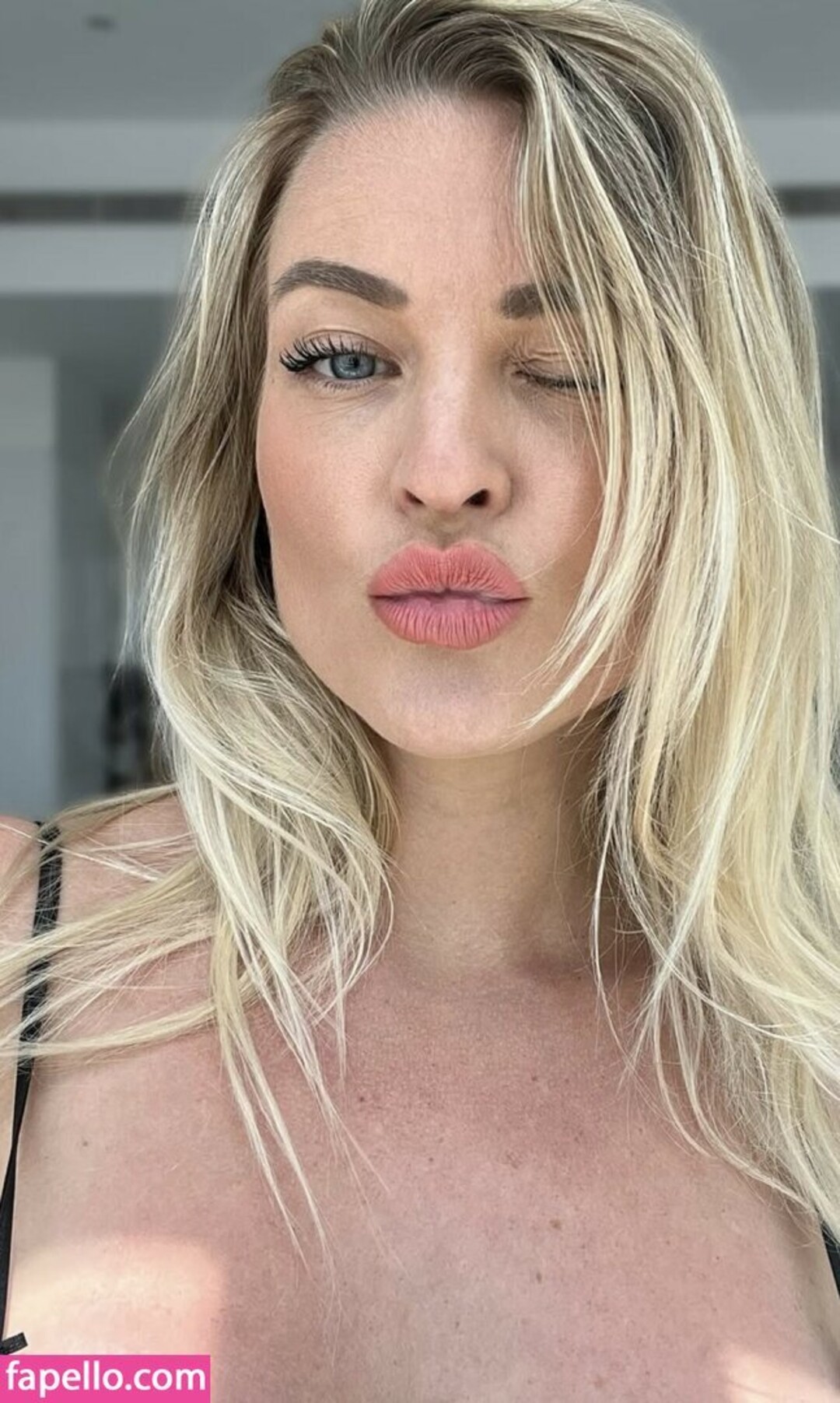 Margot Dulac freie top bild