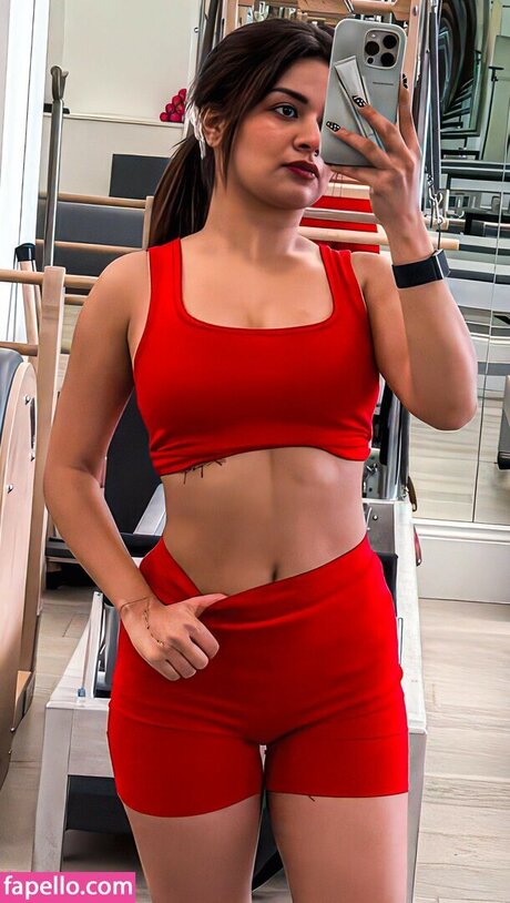 Avneet Kaur model sex bilder