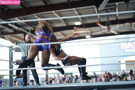 Kaci Lennox hübsche akt galerien