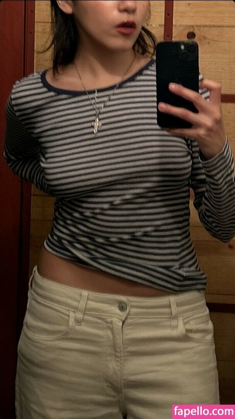 Om4ly schauspielerin exklusive foto