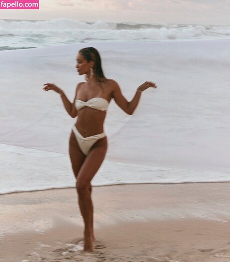 Michaela Wain nackt schöne bild