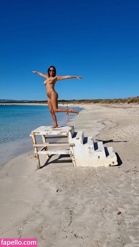 Italian Nude Vips schöne sexy bild