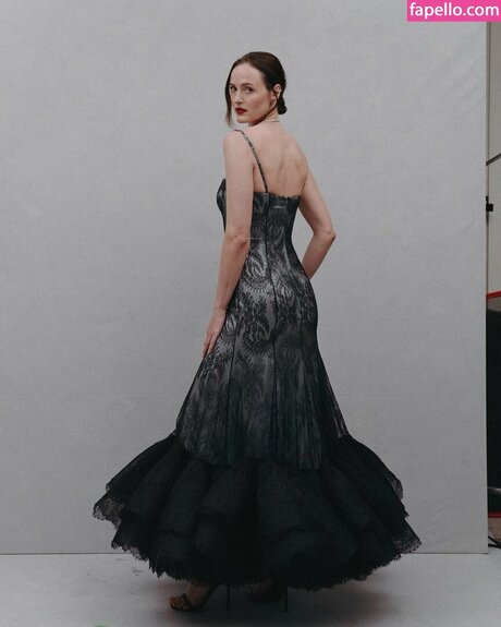 Renate Reinsve model top bild