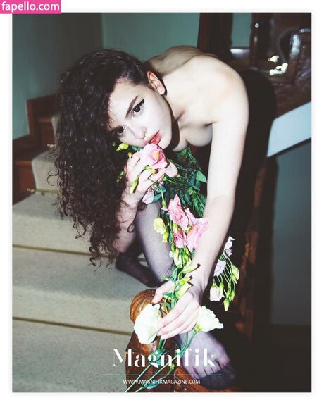 schüchterne onlyfans freie kunst bild