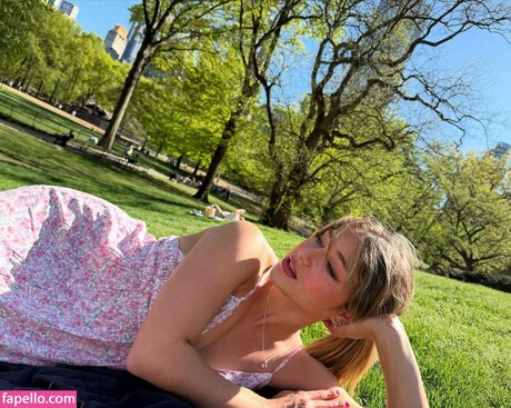 Katsiaryna Kavaleva hübsche erwachsene foto