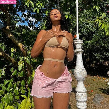 Jessica Nahomy erotische foto