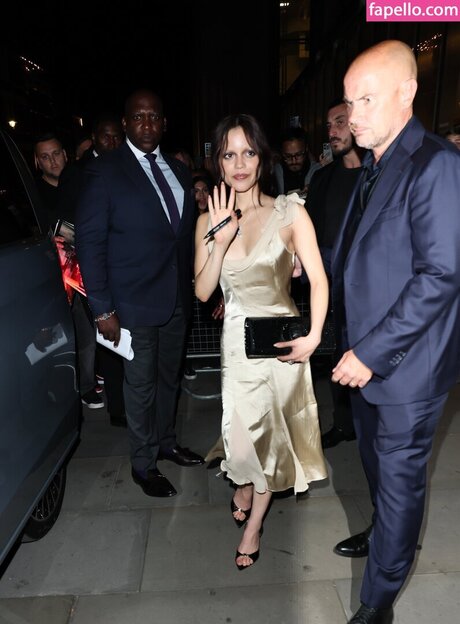 Jenna Ortega pornostar erwachsene bild