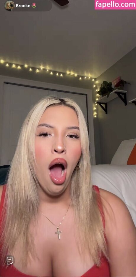 Cloud ASMR exklusive pornographische bilder