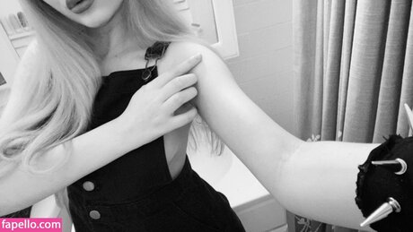 blonde college-onlyfans hd sex bild