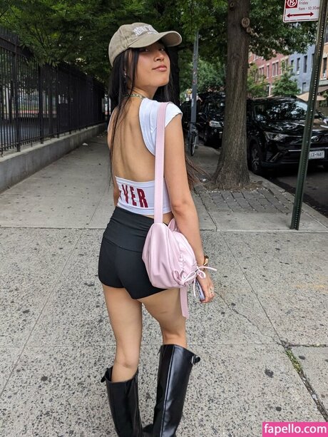 Lisa Tung hübsche akt bild