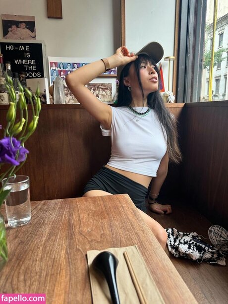 Lisa Tung pornostar kostenlose bild