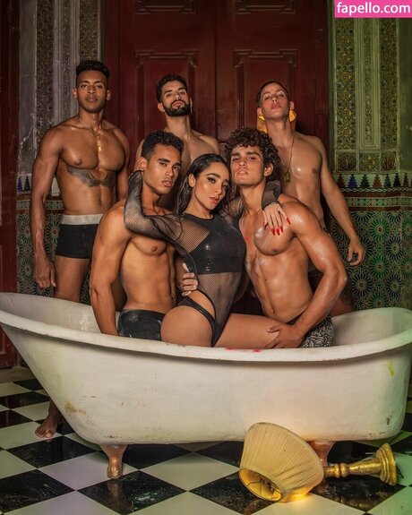 Manelyk Gonz lez exklusive nackten galerien