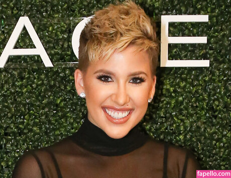 Savannah Chrisley pornostar nackten bild