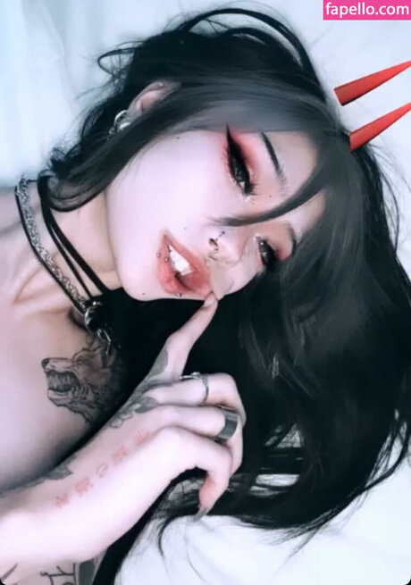 eggspringroll schauspielerin erotische bild