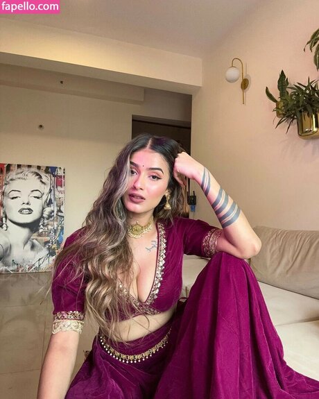 Shambhavi Singh pornostar schöne galerien