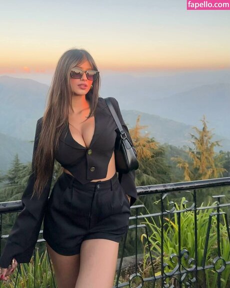 Shambhavi Singh erwachsene sex galerie