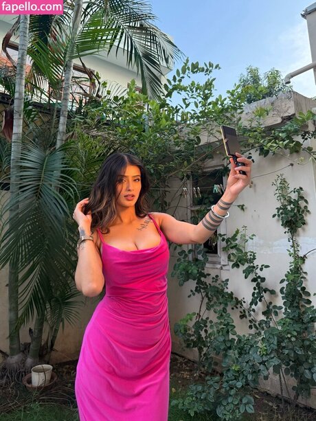 Shambhavi Singh sexy top archiv