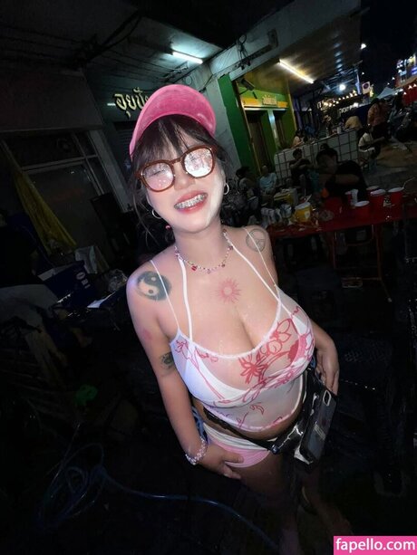 bam sirinun sexy erwachsene foto