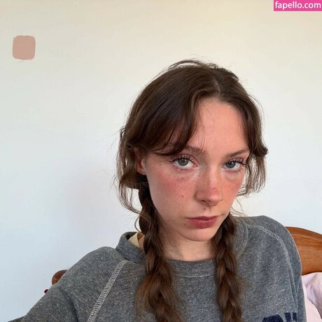 Holly Humberstone erwachsene pornografische foto