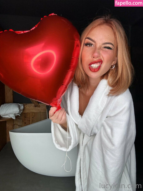 Lucy L3in nackt pornografische foto