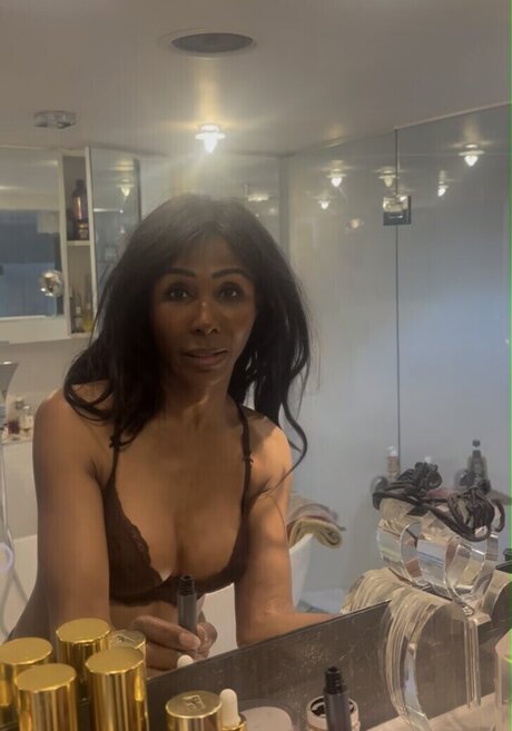 Sinitta pornostar exklusive galerie