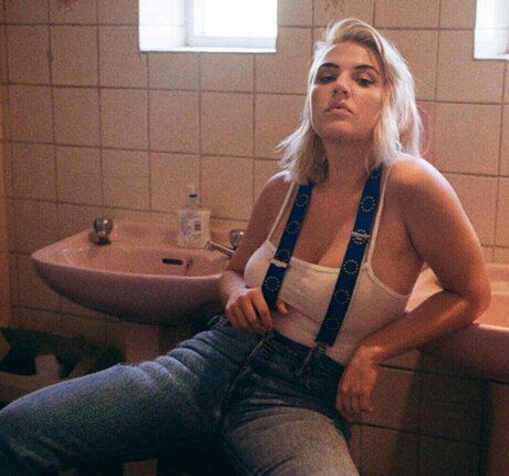 Rebecca Lucy Taylor xxx foto