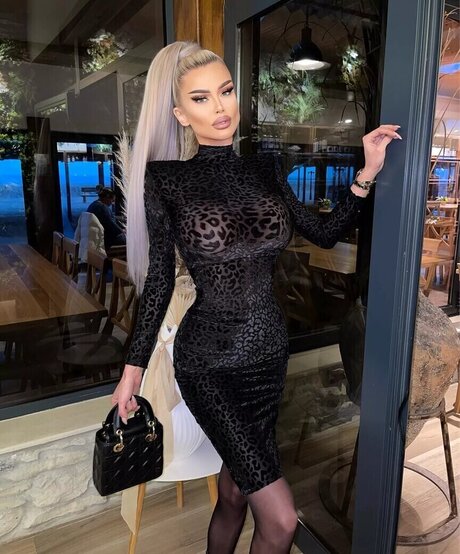 Adina Tatiana pornostar beste bilder