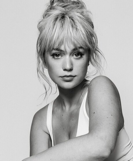 Ella Ballentine sexy top galerien