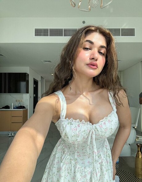 Soniya Singh Khatri schöne nackte foto