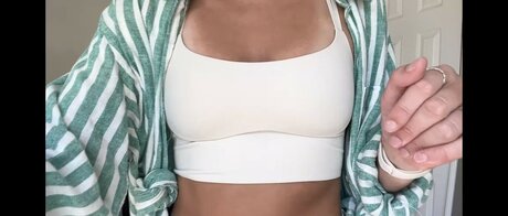 Beez ASMR model nackte galerien