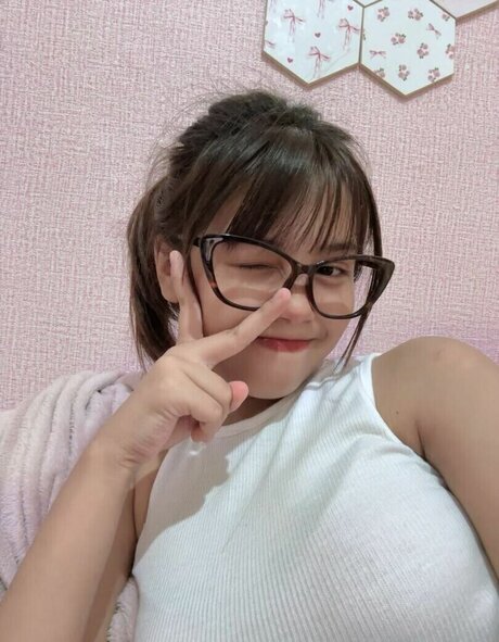 Riska Saputri hübsche pornografische foto