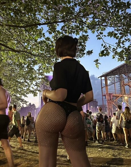 Lara Juice nackt top bild