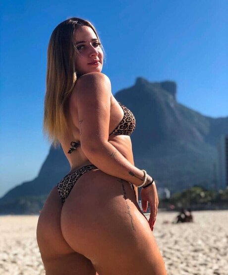 Maria Clara Lima heiße freie bilder