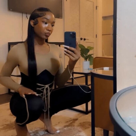 Bombshell Cherry Cane nacktheit sex galerien