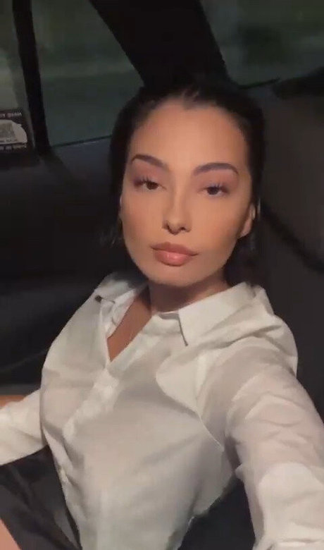 Adelaide T nackt erotische fotos