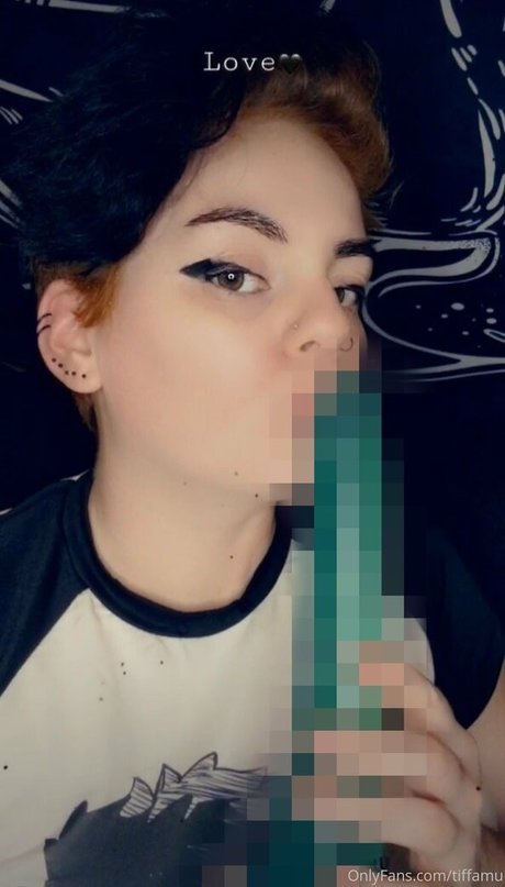 tiffa lewd model nette bilder