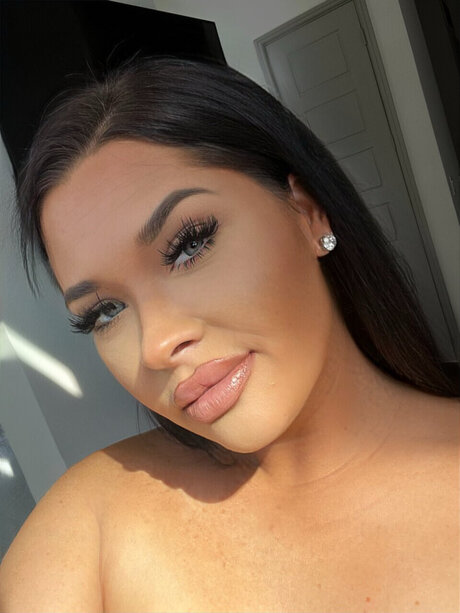 Kaci Jade perfekte pornographische galerien