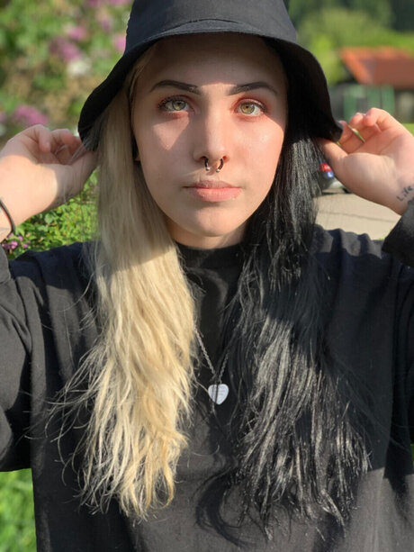 Nastya erwachsene erotische bild