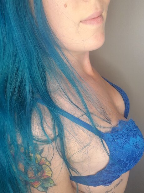 Tiny Blue xxx galerie