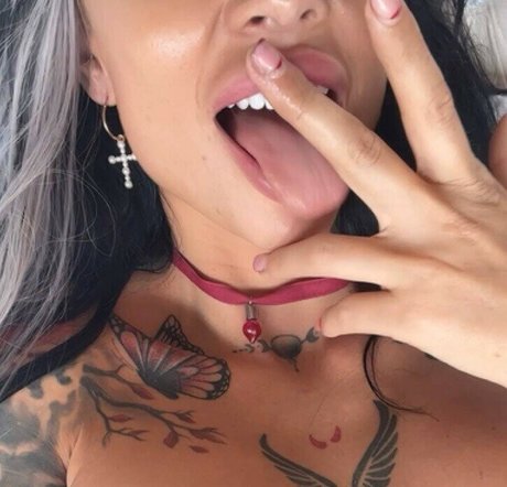 dünne milf-onlyfans nacktheit akt archiv