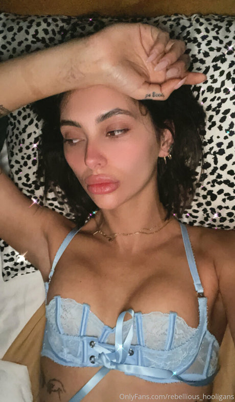 Rebellious hooligans model nette fotos