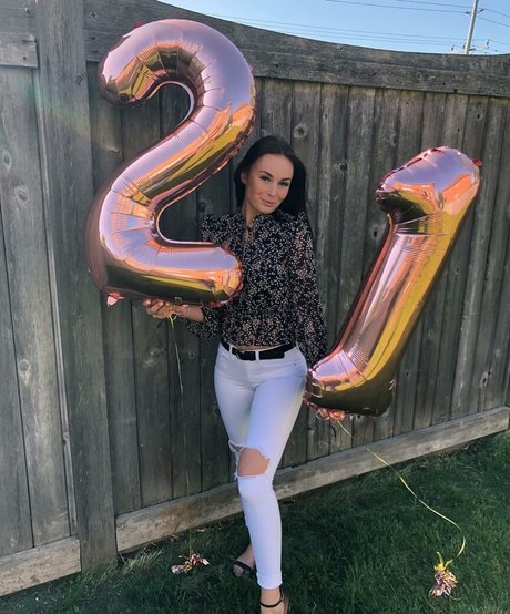 Logan Fabbro xxx erotische archiv