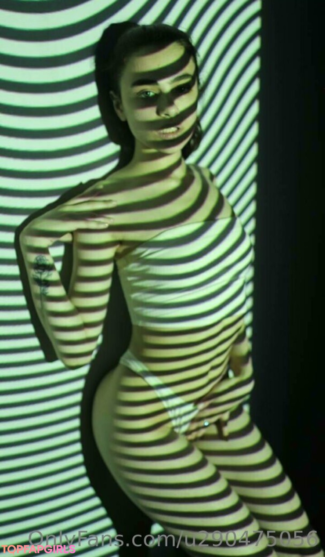 wednesday add model freie bilder