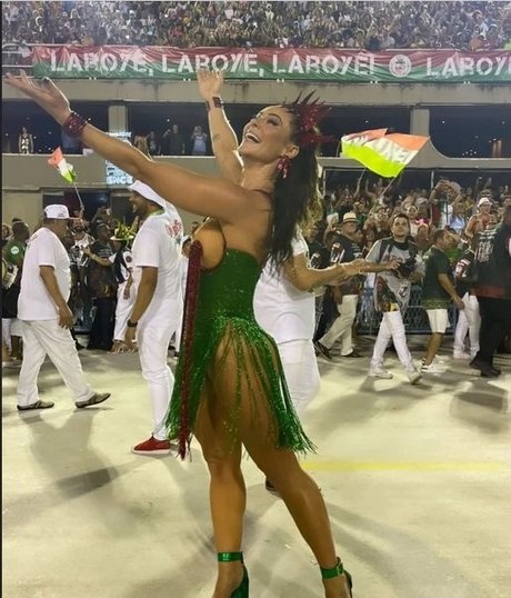 Paola Oliveira exklusive kostenlose bild