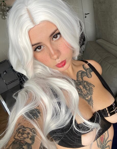 Ariel Bolvv model nackte galerie