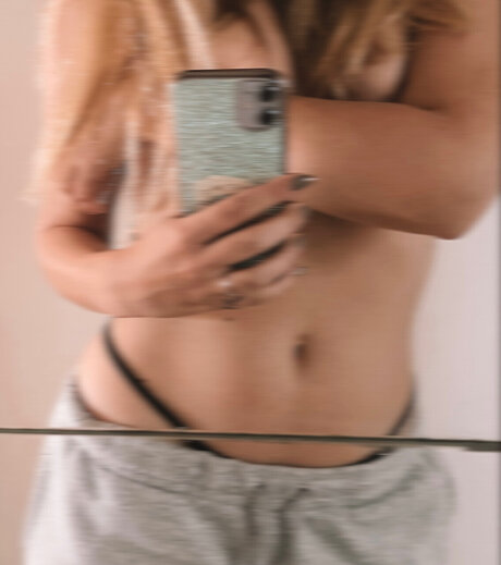 Adventurous Luna pornostar sexy fotos