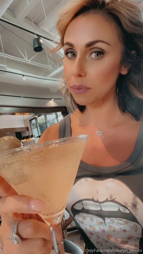 ulauryn gemini perfekte nackten galerie