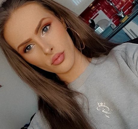 Nikki Harper erwachsene nackten bild