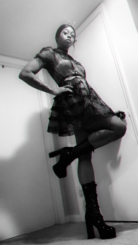 LadyRen10 hd nackte bild