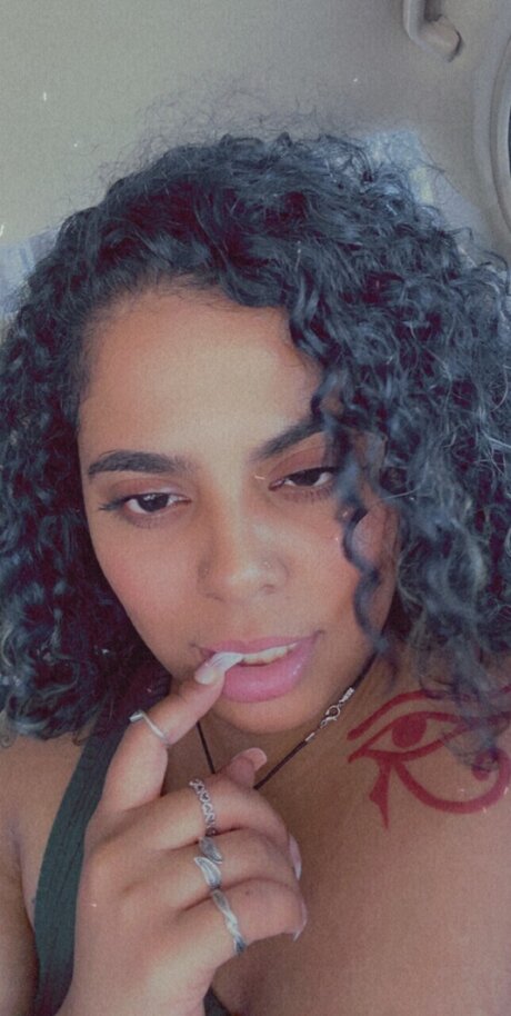 adoseofaaliyah erwachsene hd fotos